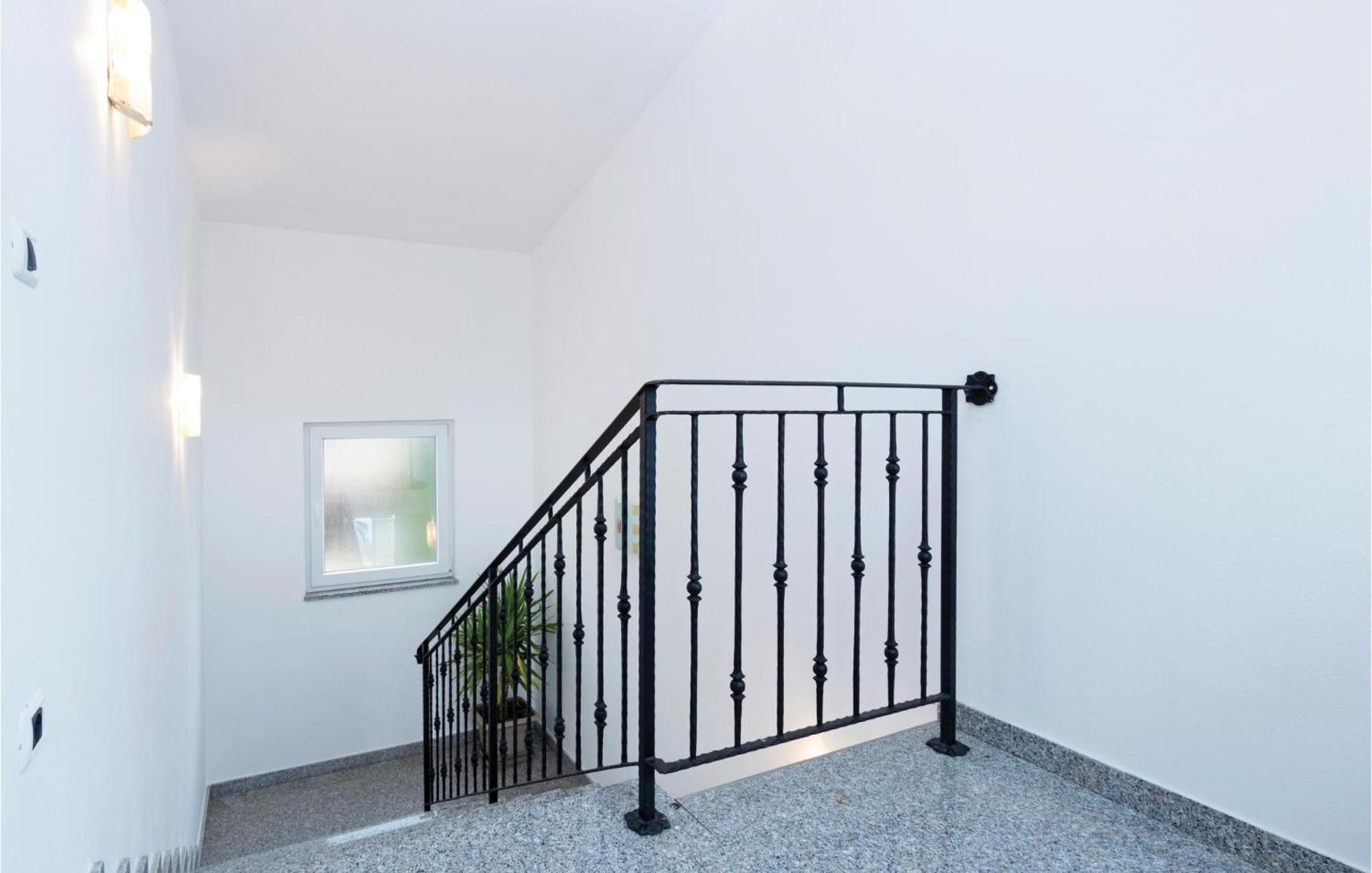 4 Bedroom Beautiful In Pula