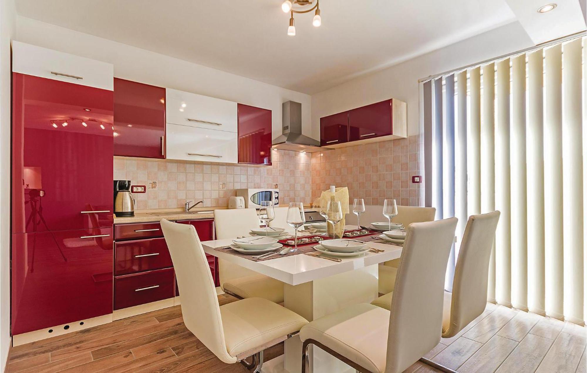 4 Bedroom Beautiful In Pula