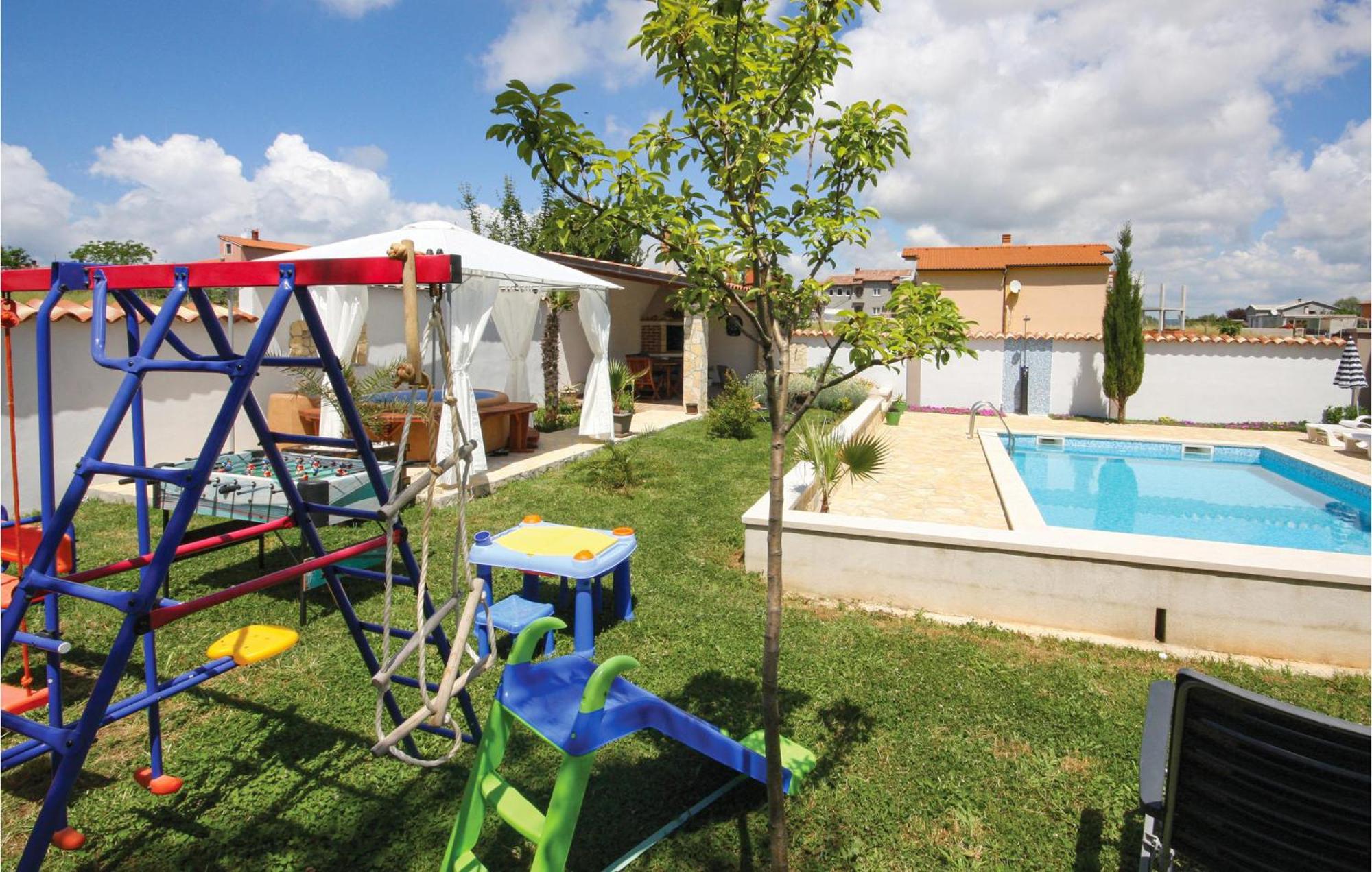 4 Bedroom Beautiful In Pula