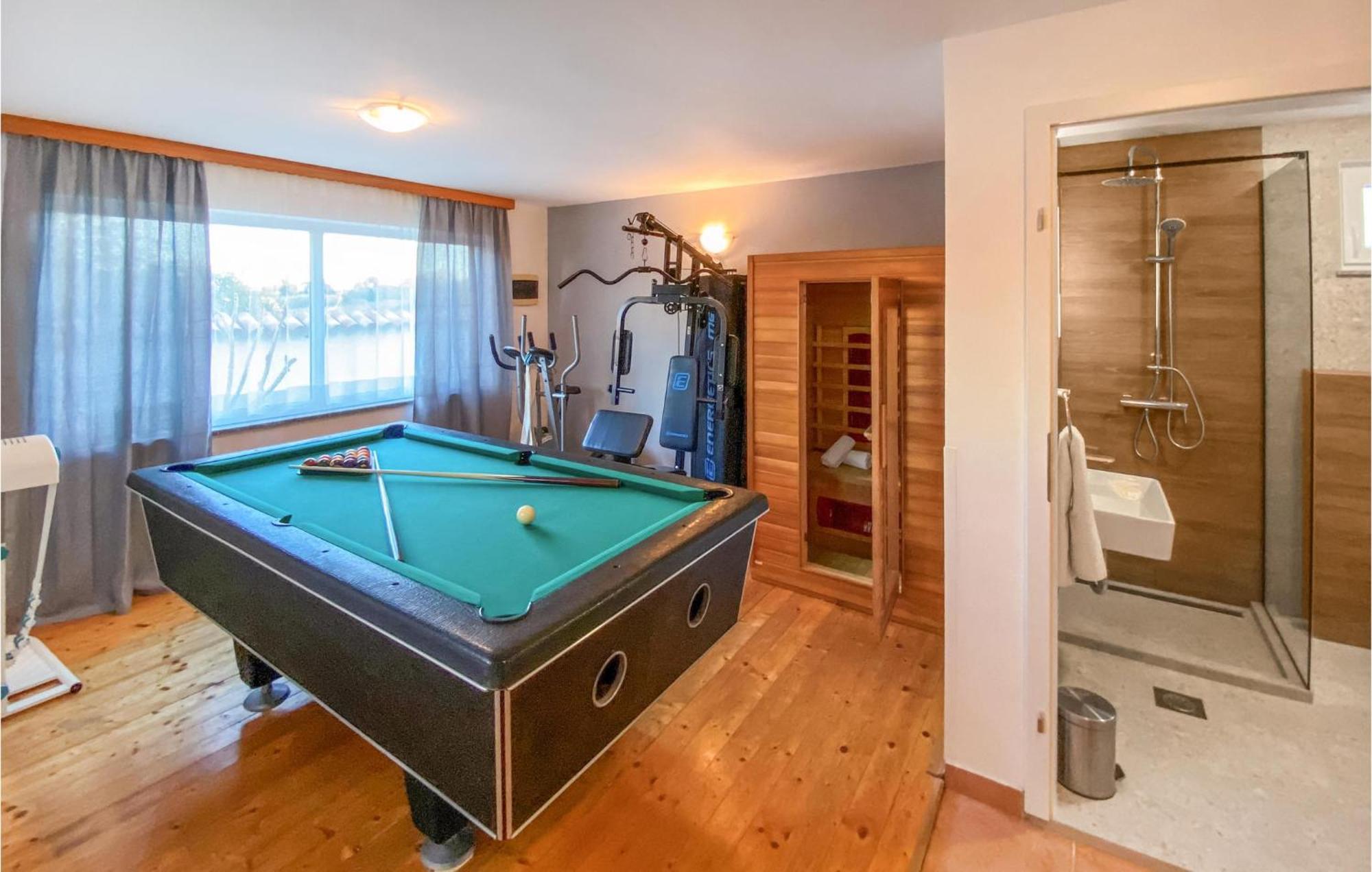 4 Bedroom Beautiful In * Pula