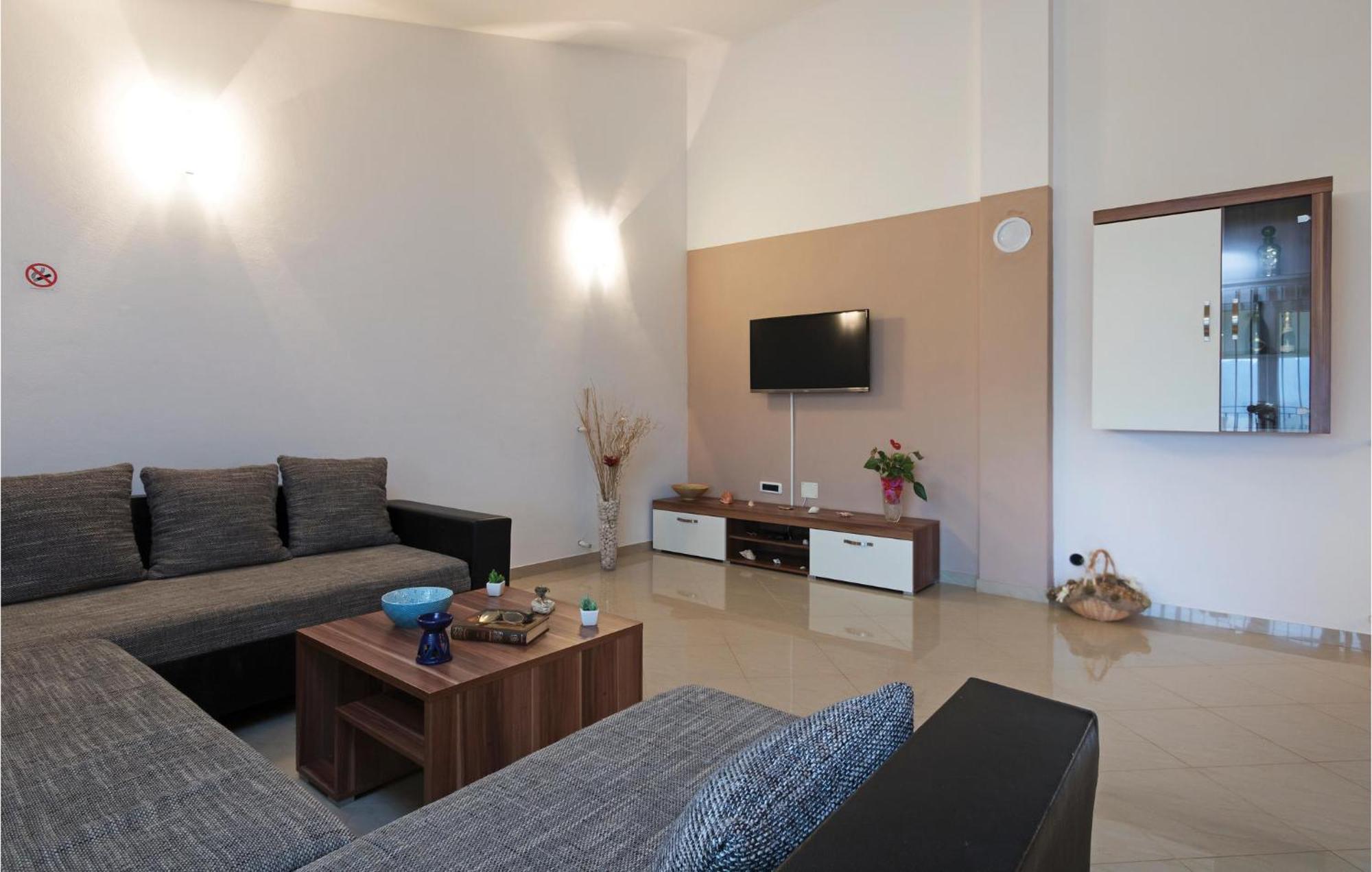 4 Bedroom Beautiful In Pula