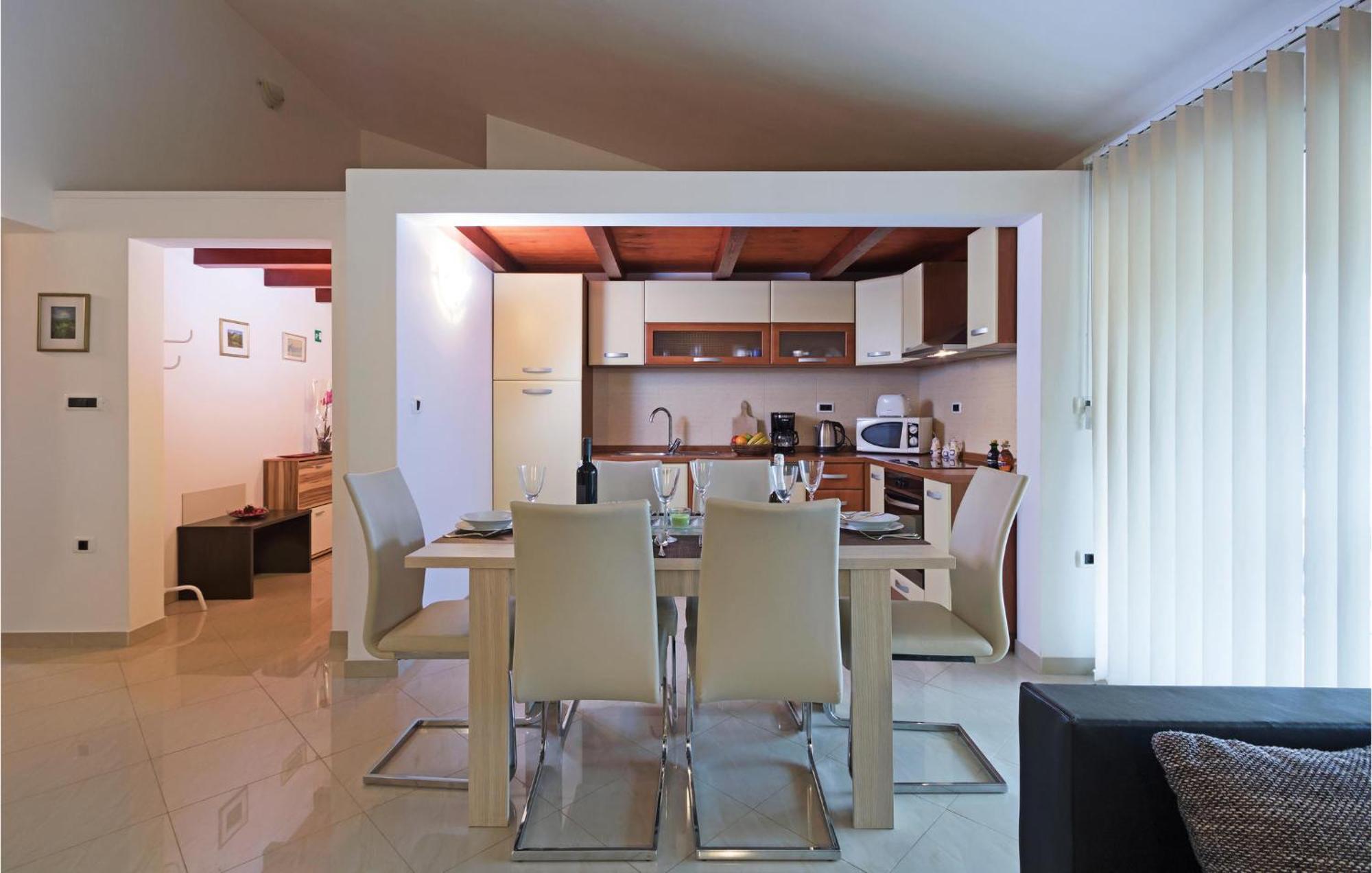 4 Bedroom Beautiful In * Pula