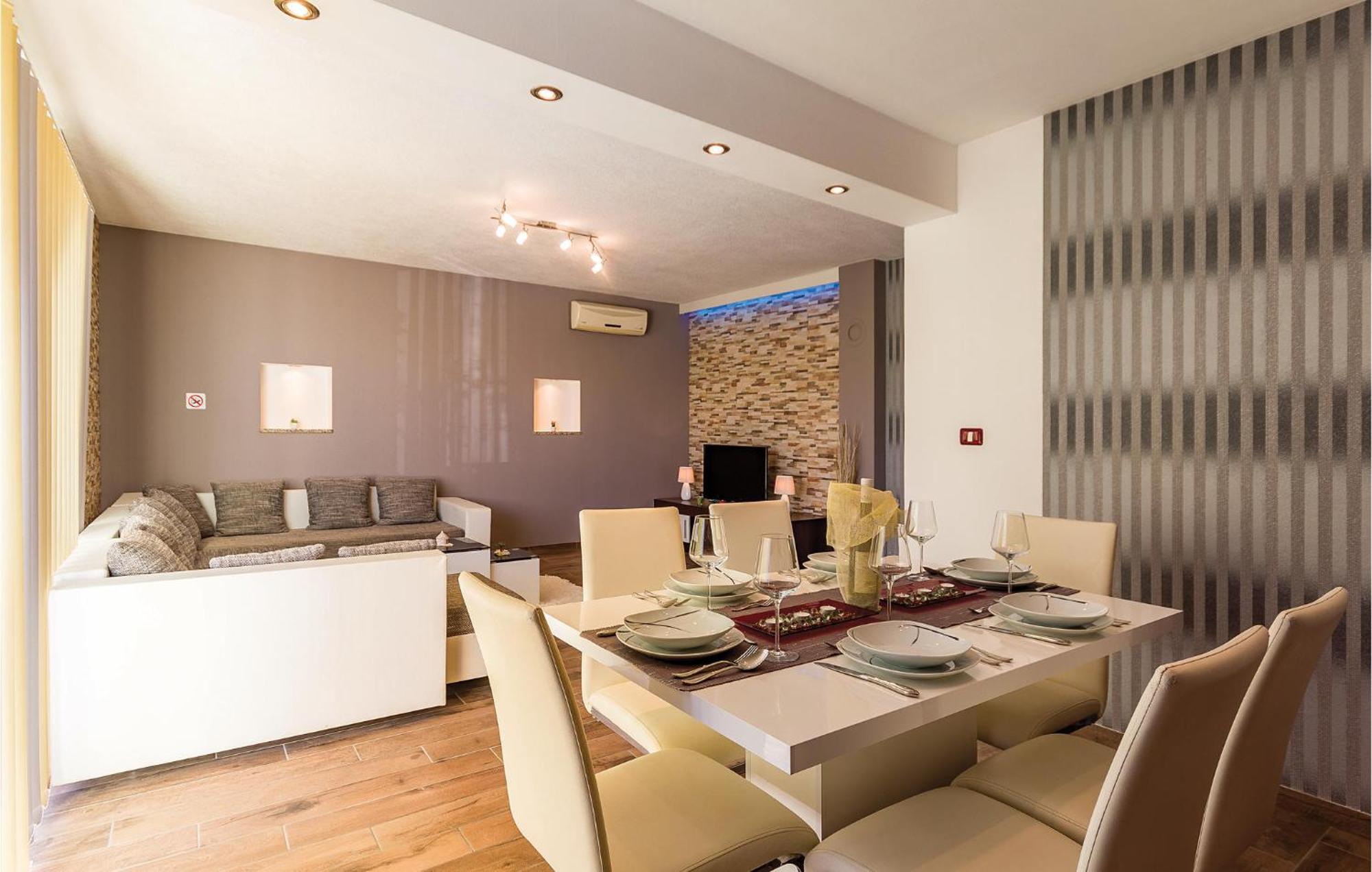 Holiday home 4 Bedroom Beautiful In *