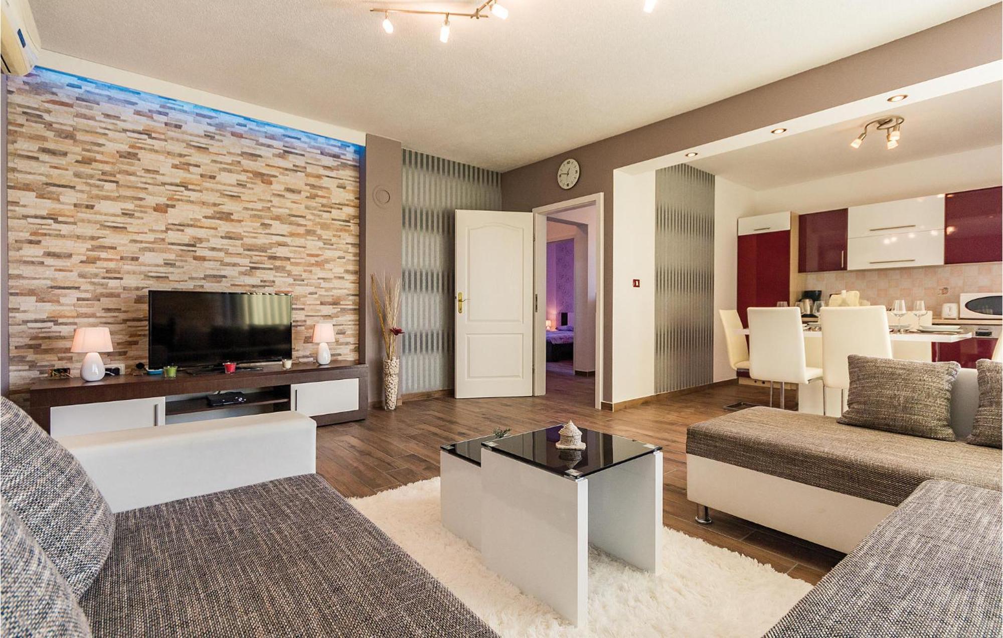 Holiday home 4 Bedroom Beautiful In Pula