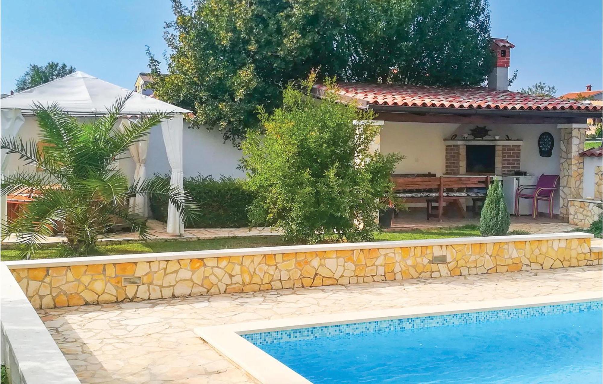 4 Bedroom Beautiful In Holiday home