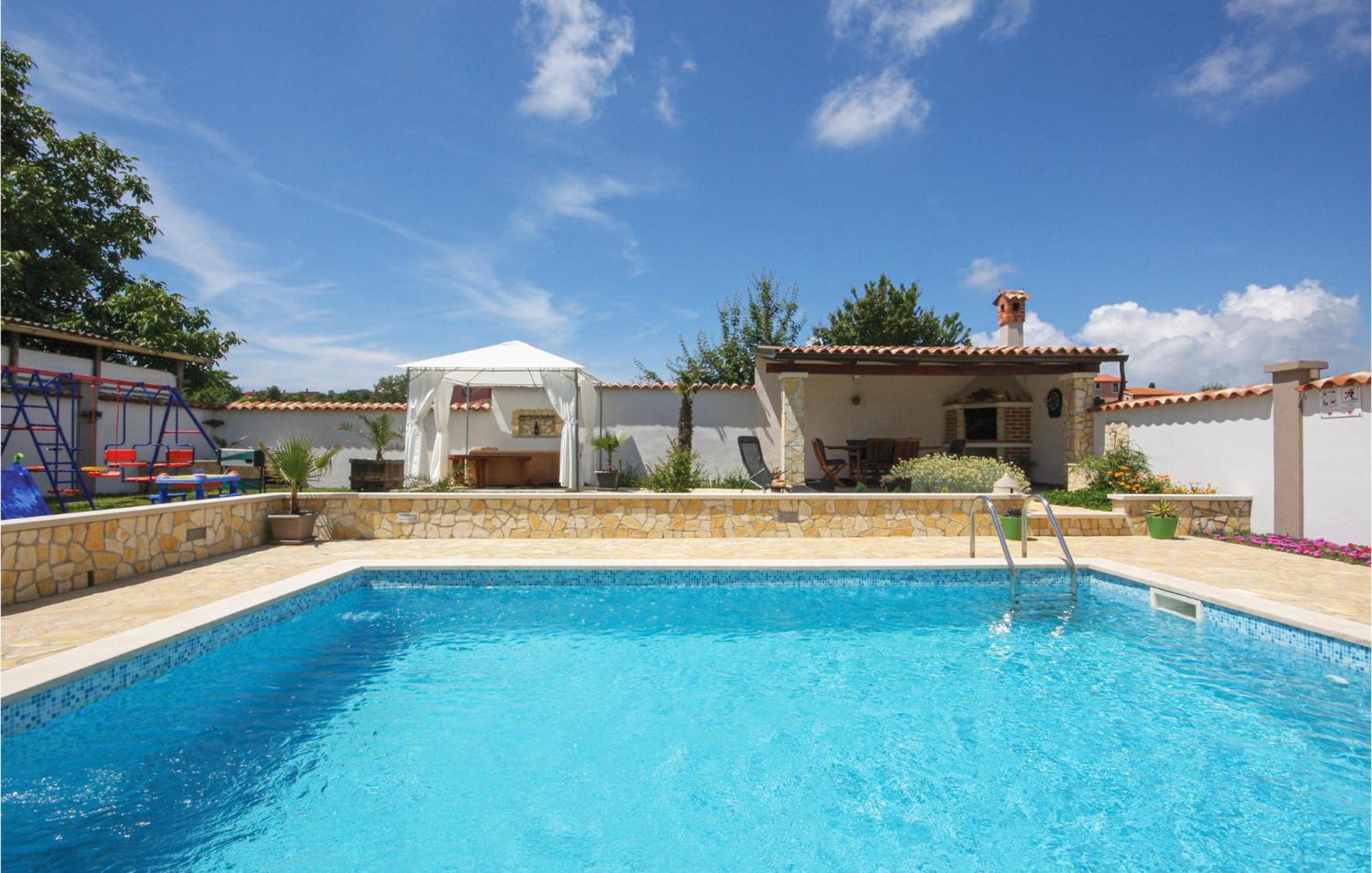 4 Bedroom Beautiful In Holiday home
