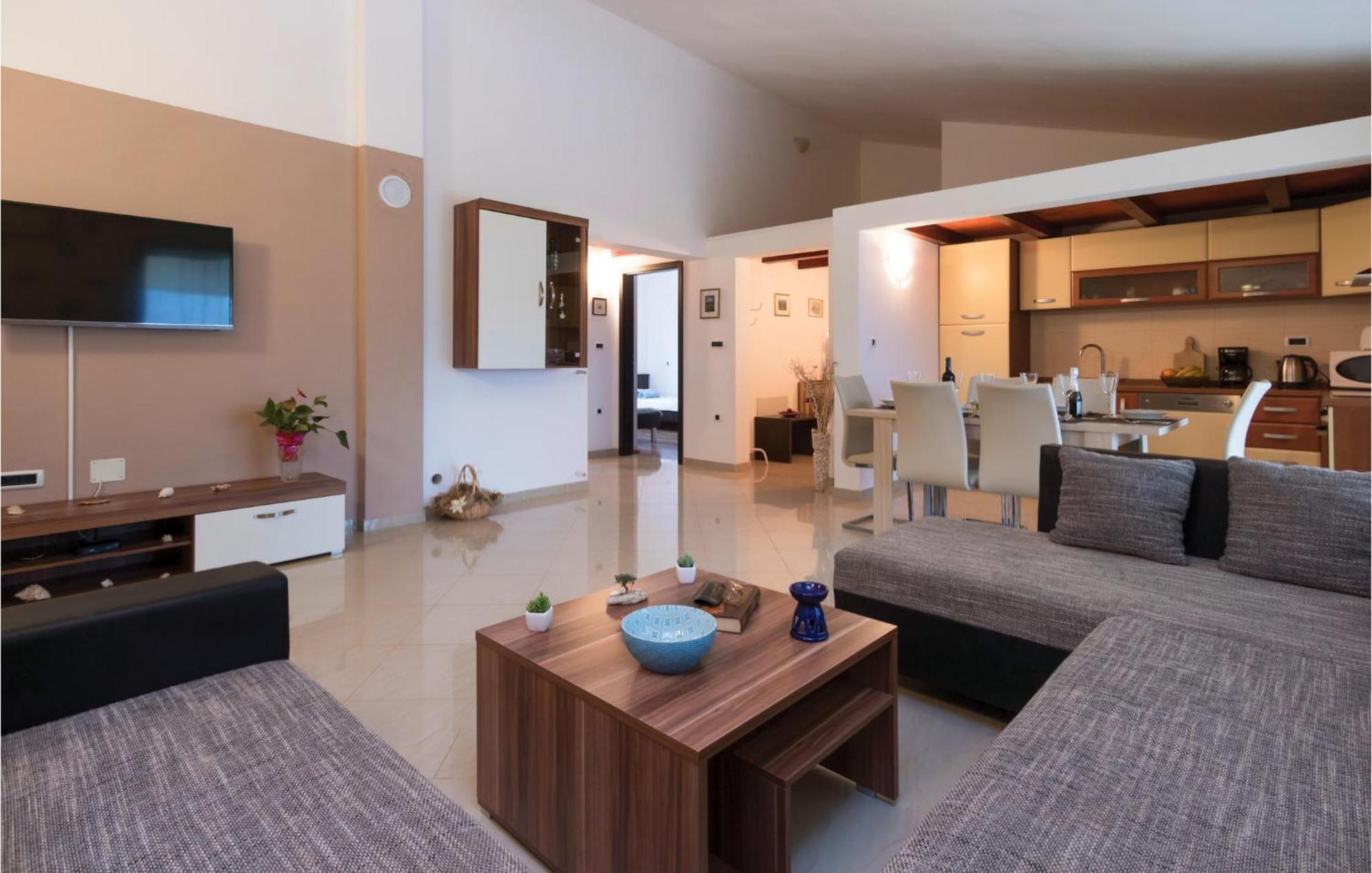 4 Bedroom Beautiful In *